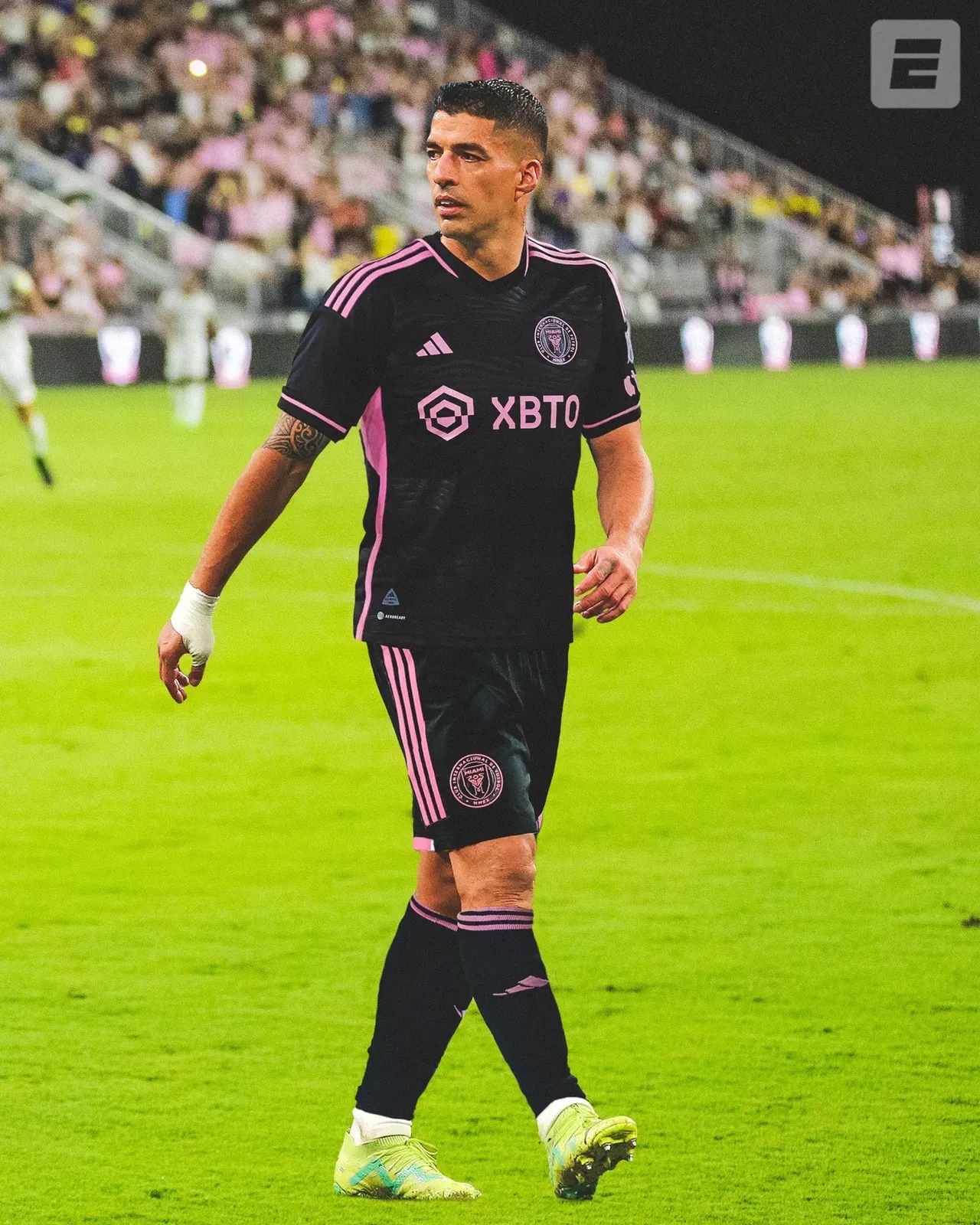 爱游戏入口-莱万多夫斯基官方宣布表现优异新规，皇家马德里引发争议！赛场气氛高涨的简单介绍