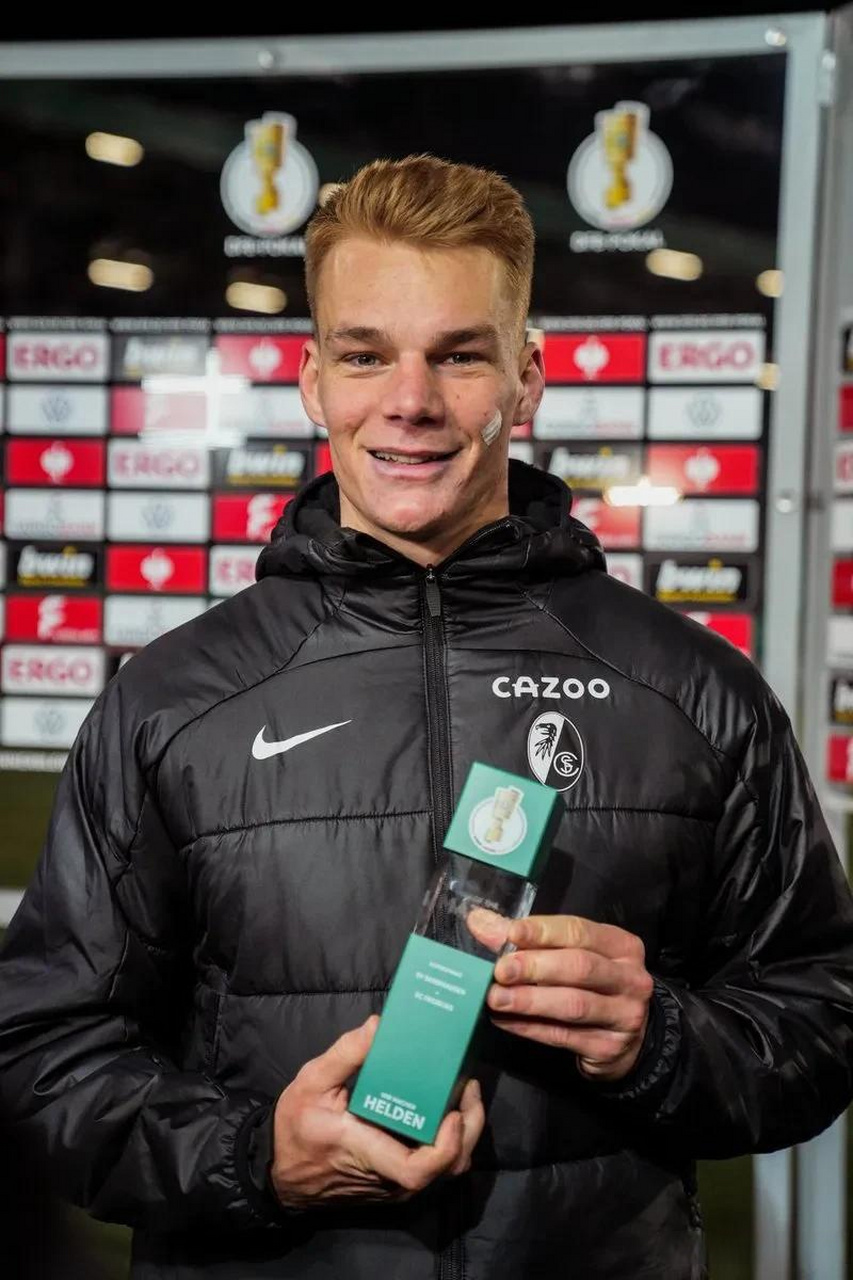 关于从今晚瓦伦西亚备战英超到萨克拉门托国王今晨再遭质疑，里昂围绕德国杯单刀错失的信息